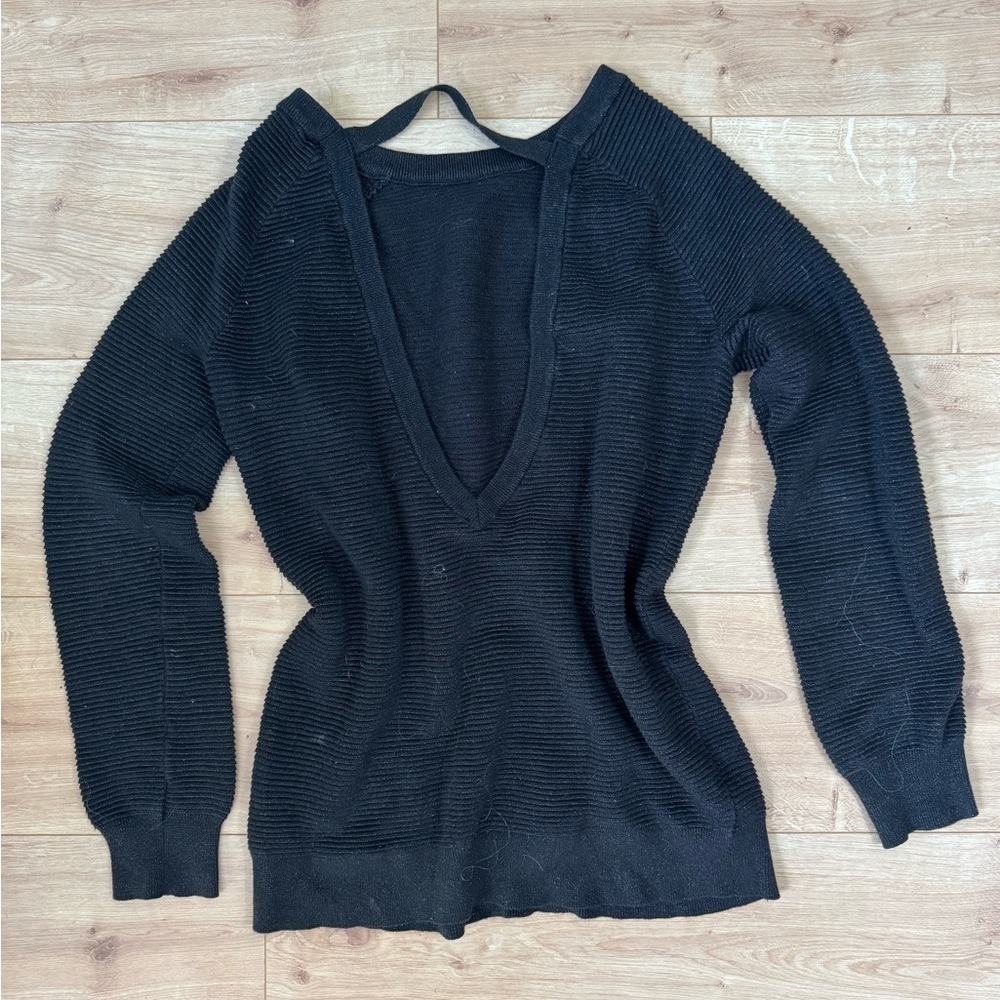 Oversized Open Back Sweater - Picture 3 of 5